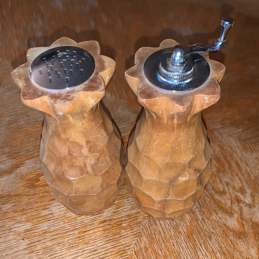 Vintage Bel Aire Carved Wooden Pineapple Salt & Pepper Mill Grinder Set Bel Aire